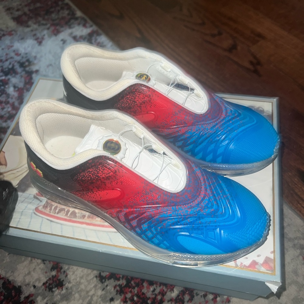 Gucci
Ultrapace R low trainers
Never worn, with tag
Multicolour, Rubber